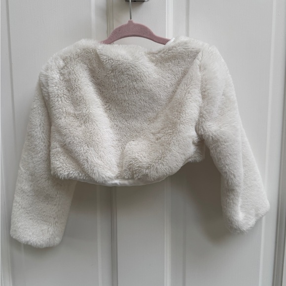 NWOT Rare Editions 3T Girls White Faux Fur Cape Sweater Elegant Formal Wear - Picture 4 of 4